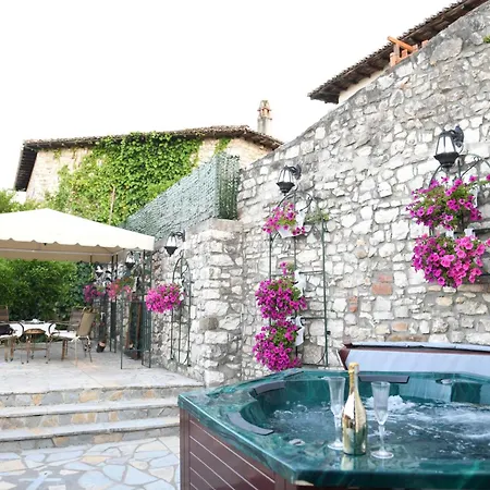 Sokaku Monark Villa