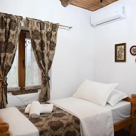 Sokaku Monark Villa Berat