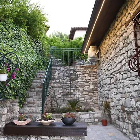 Villa Sokaku Monark Berat