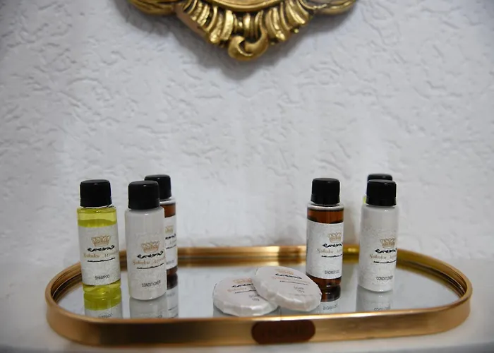 Villa Sokaku Monark Berat